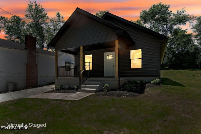 1219 NW Dakota Ave, Knoxville, TN 37921 - bungalow featuring a porch, a front yard, and cooling unit