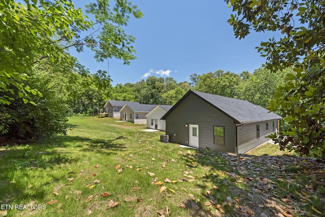 1219 NW Dakota Ave, Knoxville, TN 37921 - view of grassy yard featuring central AC