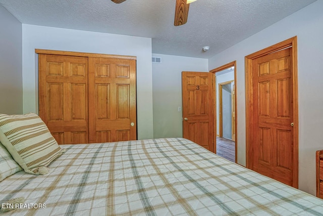 129 Bridgeview Ln, Lafollette, TN 37766 - bedroom with a ceiling fan, a closet, and a textured ceiling