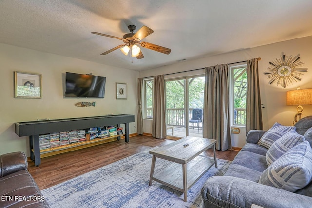 129 Bridgeview Ln, Lafollette, TN 37766 - living area featuring wood finished floors, a ceiling fan, and baseboards