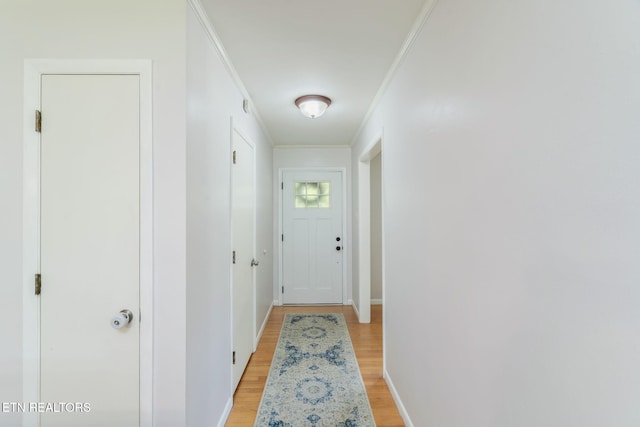 824 Noragate Rd, Knoxville, TN 37919 - doorway featuring light wood-type flooring, crown molding, and baseboards