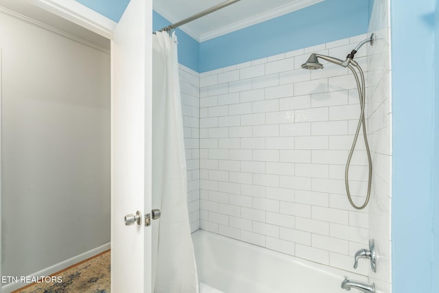 824 Noragate Rd, Knoxville, TN 37919 - bathroom with crown molding, shower / bath combo with shower curtain, and baseboards