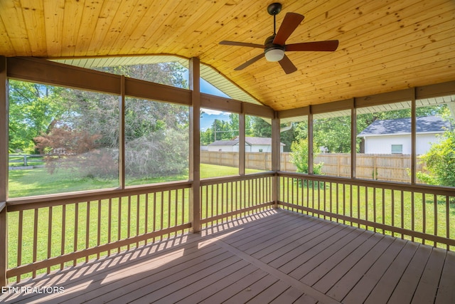 824 Noragate Rd, Knoxville, TN 37919 - unfurnished sunroom featuring a ceiling fan, vaulted ceiling, and plenty of natural light