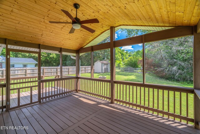 824 Noragate Rd, Knoxville, TN 37919 - unfurnished sunroom featuring a ceiling fan and lofted ceiling