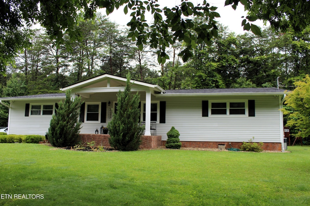 4505 Mckamey Rd, Knoxville, TN 37921 - ranch-style house with a front lawn, crawl space, and covered porch