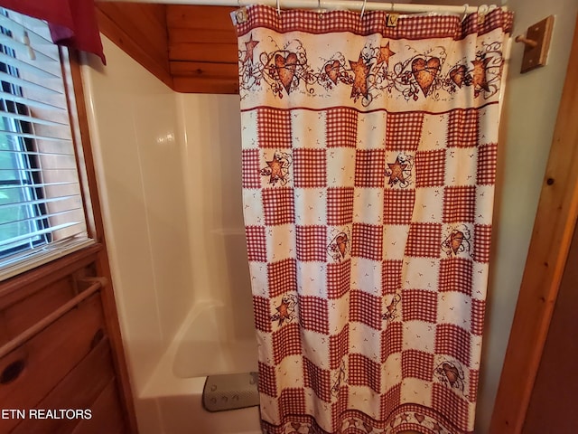 2859 Eagle Crest Way, Sevierville, TN 37876 - bathroom with shower / tub combo with curtain