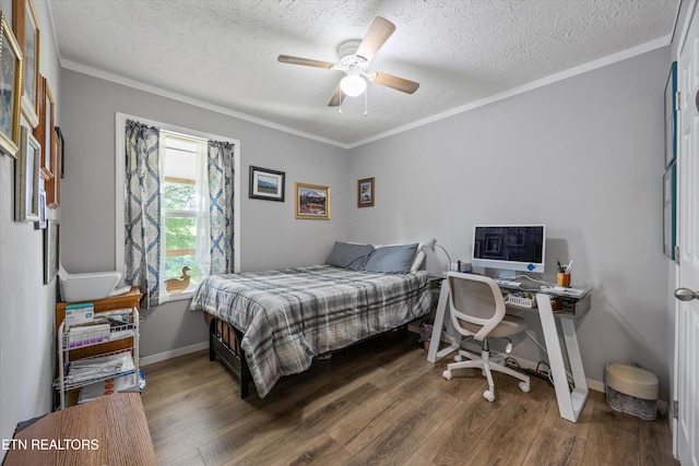 235 Neely Dr, New Tazewell, TN 37825 - bedroom featuring wood finished floors, crown molding, a textured ceiling, baseboards, and a ceiling fan