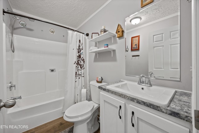 235 Neely Dr, New Tazewell, TN 37825 - bathroom featuring a textured ceiling, vanity, shower / tub combo with curtain, toilet, and wood finished floors
