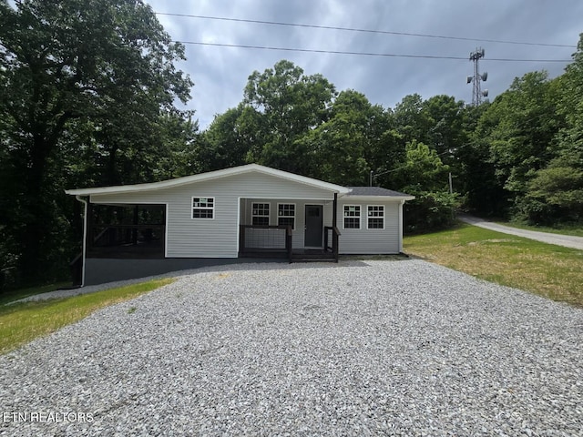 678 Skyline Dr, Oneida, TN 37841 - view of front facade with driveway and a porch