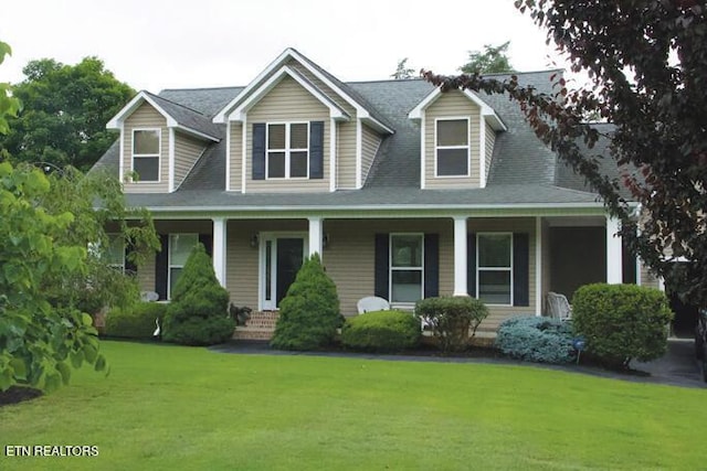 120 Lakeside Dr, Kingston, TN 37763 - new england style home featuring covered porch and a front lawn
