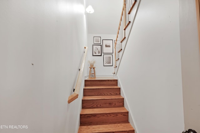 2811 Pleasant View Ave, Maryville, TN 37803 - view of staircase