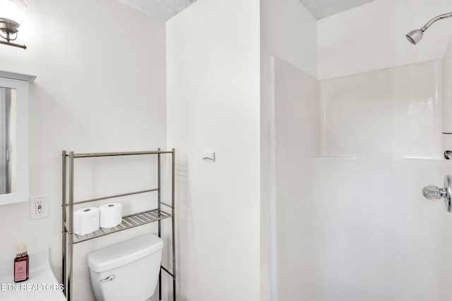 6608 Hickory Way Ln, Knoxville, TN 37918 - full bath with a shower and toilet