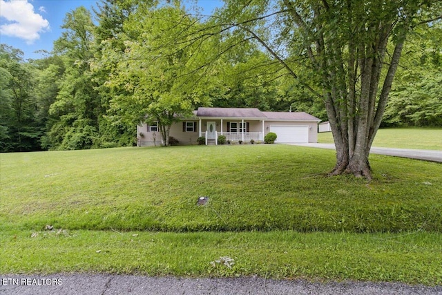68 Pine Mountain Cir, Pineville, KY 40977 - ranch-style house featuring covered porch, driveway, an attached garage, and a front yard