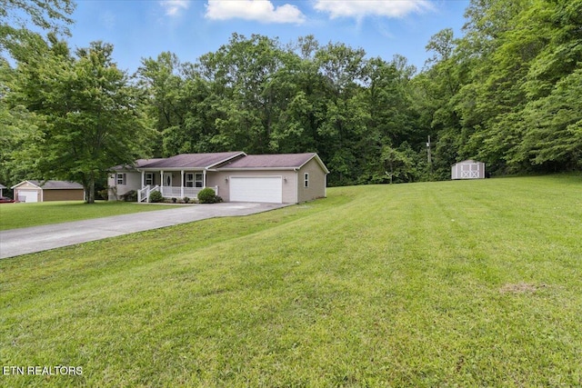 68 Pine Mountain Cir, Pineville, KY 40977 - single story home with driveway, an attached garage, a front yard, and covered porch