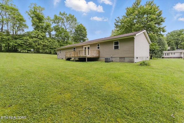68 Pine Mountain Cir, Pineville, KY 40977 - back of property featuring crawl space, central air condition unit, a lawn, and a deck
