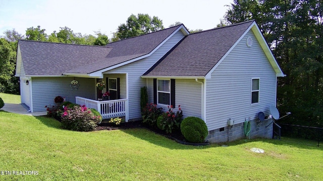 323 Wilson Hurst St, Tazewell, TN 37879 - view of front of property featuring a shingled roof, a front yard, and a deck