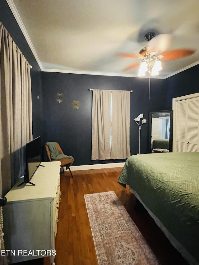 5422 Cricket Ln, Walland, TN 37886 - bedroom featuring dark wood-style flooring, ornamental molding, baseboards, and ceiling fan