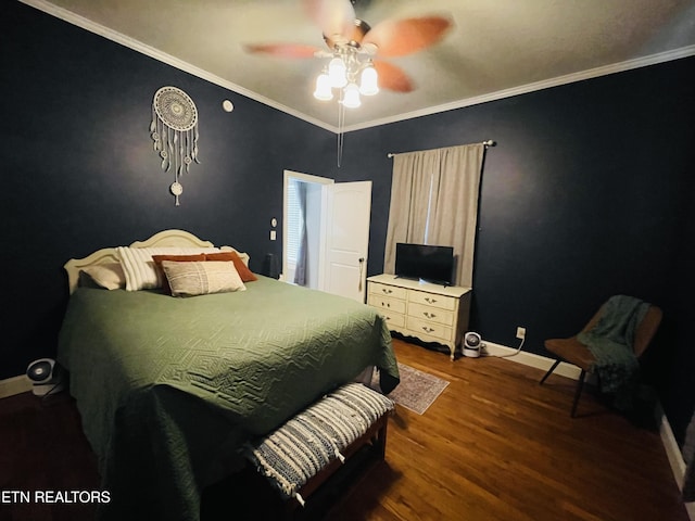 5422 Cricket Ln, Walland, TN 37886 - bedroom featuring wood finished floors, baseboards, a ceiling fan, and ornamental molding