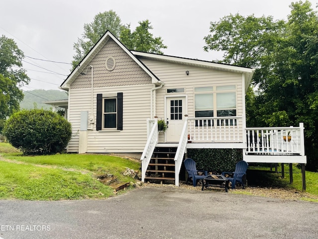 5422 Cricket Ln, Walland, TN 37886 - view of front of house with a deck, a front yard, and a fire pit
