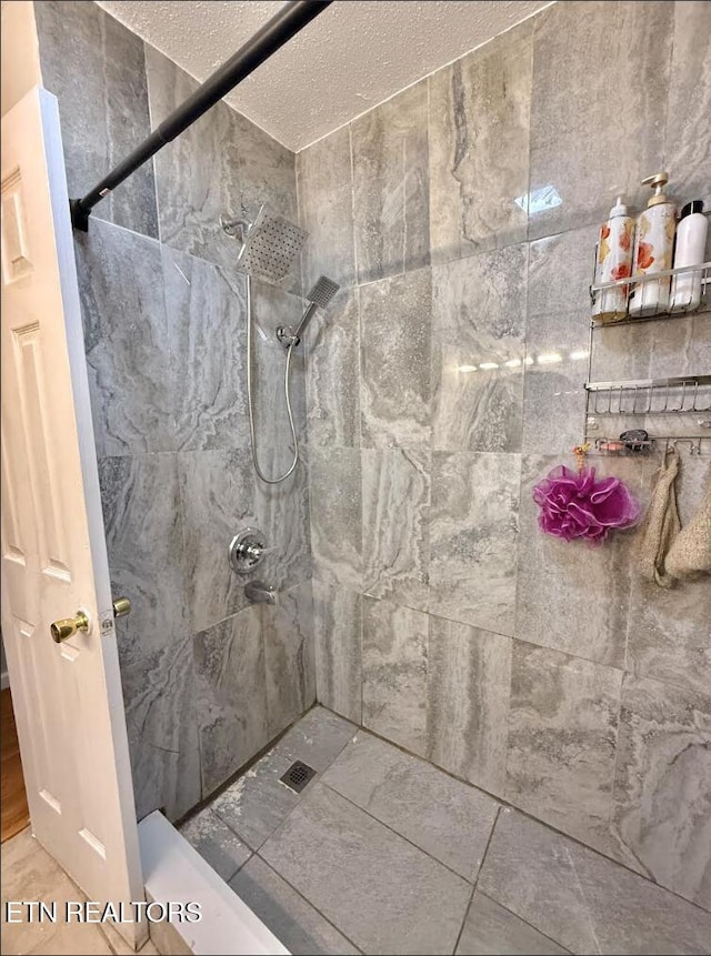 4721 Springcrest Dr, Knoxville, TN 37914 - full bath with tiled shower
