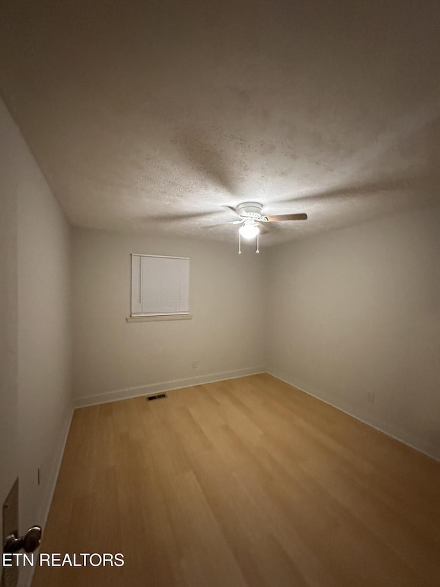 105 Mudlick Rd, Middlesboro, KY 40965 - unfurnished room featuring light wood-style floors, a ceiling fan, a textured ceiling, and baseboards