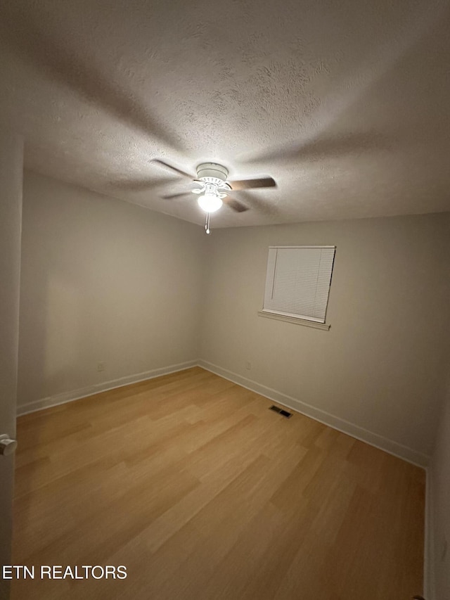 105 Mudlick Rd, Middlesboro, KY 40965 - spare room featuring ceiling fan, light wood finished floors, baseboards, and a textured ceiling