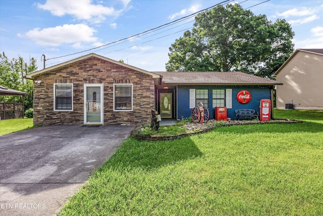 2837 Willa View Dr, Pigeon Forge, TN 37863 - ranch-style house featuring a front lawn and stone siding