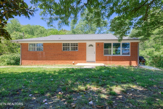 112 Carter Dr, Loudon, TN 37774 - view of front facade featuring a front lawn and brick siding