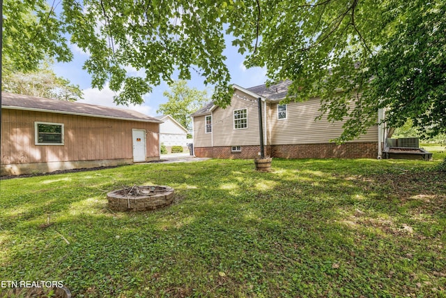 207 N Laurel Cir, Knoxville, TN 37912 - view of green lawn with an outdoor fire pit