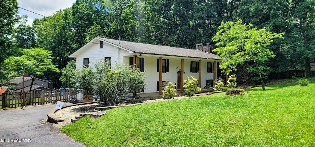 989 W Outer Dr, Oak Ridge, TN 37830 - view of front facade featuring a porch and a chimney