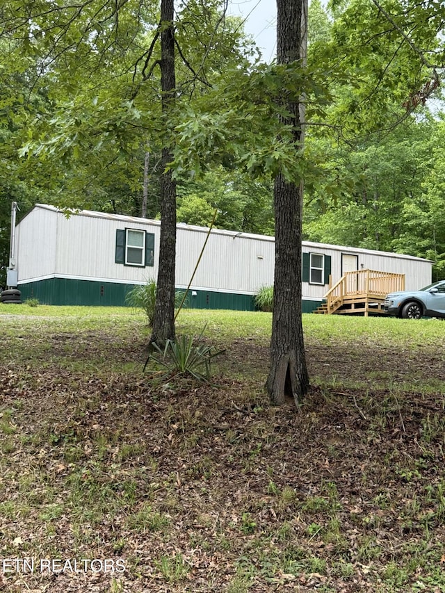 489 Trimmer Ln, Jamestown, TN 38556 - view of yard with a deck