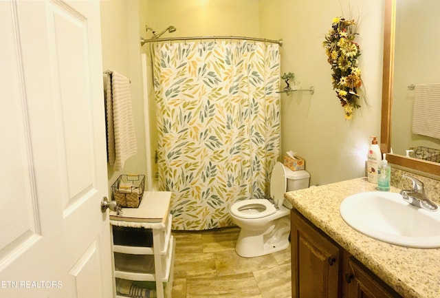 318 Deer Trail Dr, Dandridge, TN 37725 - full bath featuring vanity, toilet, and a shower with curtain