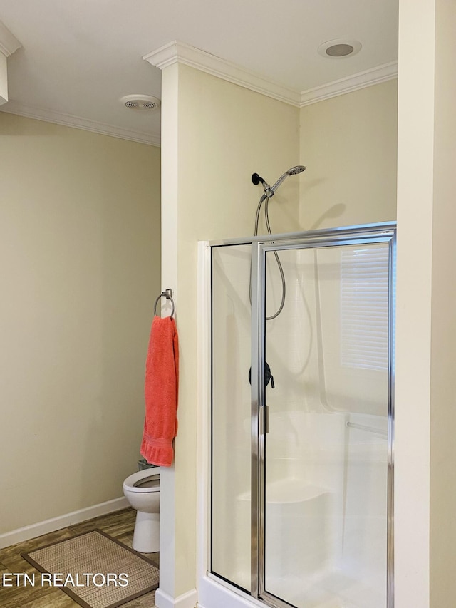 318 Deer Trail Dr, Dandridge, TN 37725 - full bath with toilet, ornamental molding, a shower stall, and baseboards