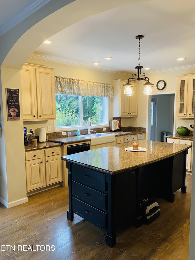 318 Deer Trail Dr, Dandridge, TN 37725 - kitchen with a sink, crown molding, a center island, dark wood-type flooring, and arched walkways