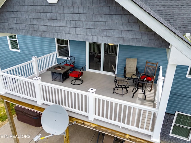 2055 Scott St, Sevierville, TN 37876 - wooden terrace featuring outdoor dining space