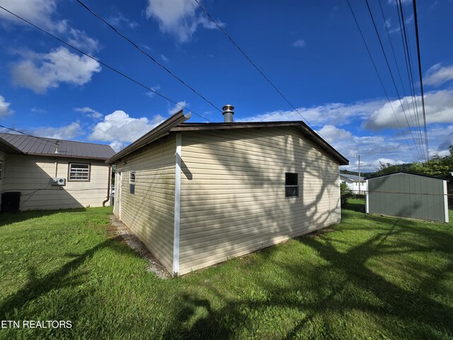288 Machine Branch Rd, Ewing, VA 24248 - view of side of property with a lawn