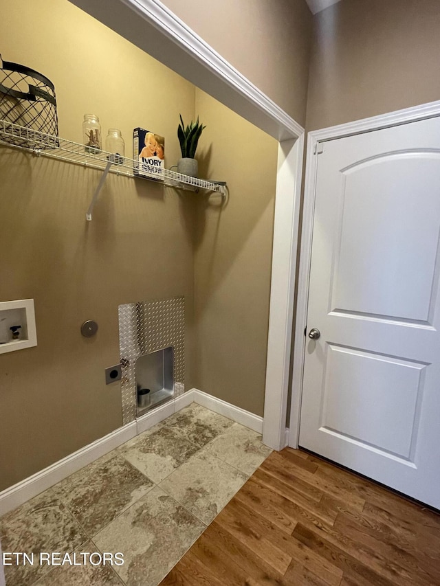 103 Crossroads Blvd, Oak Ridge, TN 37830 - laundry room featuring hookup for an electric dryer, wood finished floors, hookup for a washing machine, and baseboards