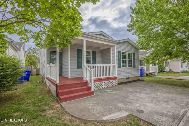 1713 Sails Way, Knoxville, TN 37932 - view of front facade with crawl space, a porch, and a front yard