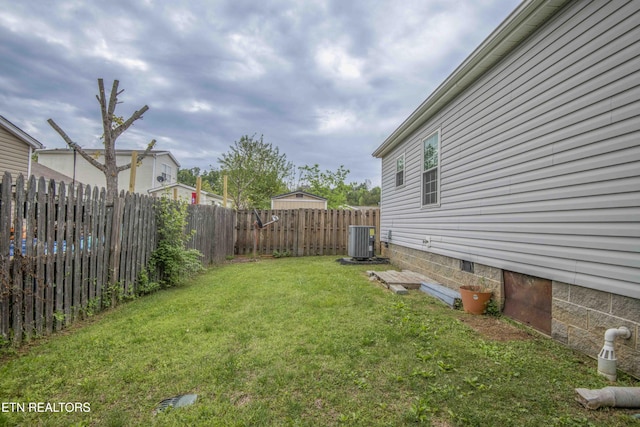 1713 Sails Way, Knoxville, TN 37932 - view of yard featuring central AC