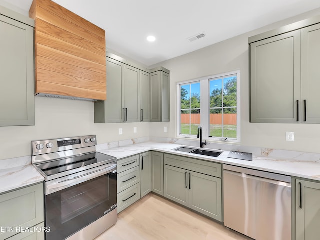 7747 Drawbridge Ct, Powell, TN 37849 - kitchen with stainless steel appliances, a sink, gray cabinetry, light stone countertops, and recessed lighting