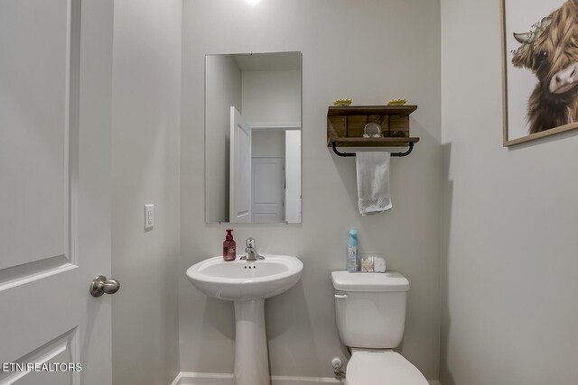 12017 Spearmint Ln, Knoxville, TN 37932 - bathroom featuring toilet, a sink, and baseboards