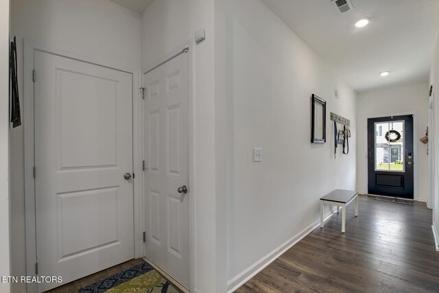 12017 Spearmint Ln, Knoxville, TN 37932 - entryway featuring dark wood-style floors, baseboards, and recessed lighting