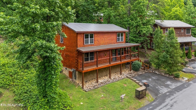 2377 Alpine Village Way, Pigeon Forge, TN 37862 - view of front of house featuring metal roof and a front yard
