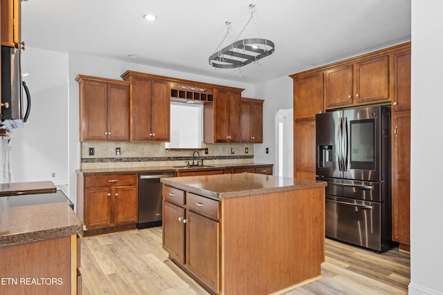 128 Harbour View Way, Kingston, TN 37763 - kitchen with stainless steel appliances, a sink, light wood-style floors, a kitchen island, and recessed lighting