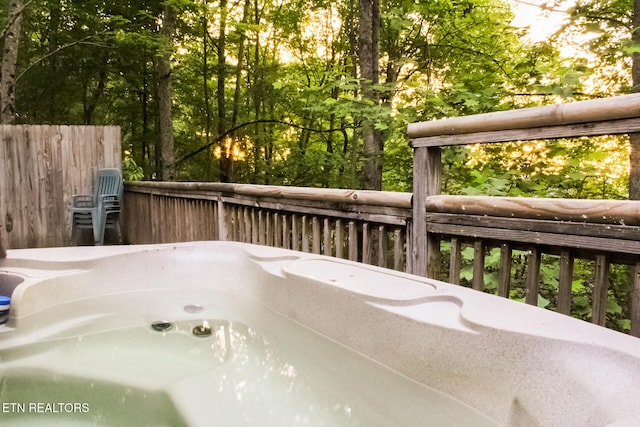 759 Ridgefield Dr, Sevierville, TN 37876 - exterior view of a hot tub