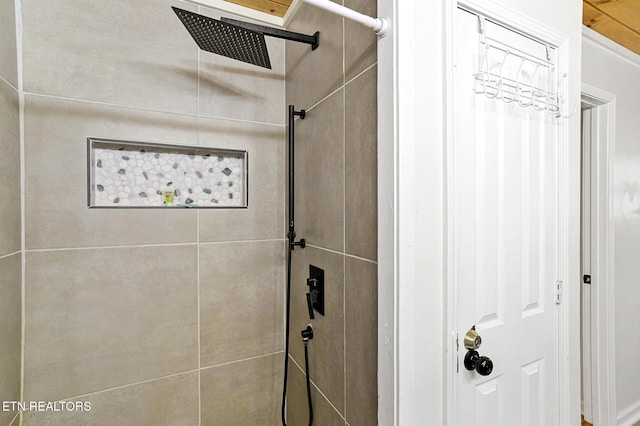 3050 Patty View Way, Sevierville, TN 37862 - bathroom with a tile shower
