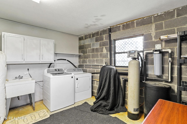 3050 Patty View Way, Sevierville, TN 37862 - laundry area with washing machine and clothes dryer, cabinet space, concrete block wall, and a textured ceiling