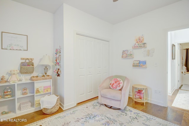 192 Saloli Way, Loudon, TN 37774 - living area with wood finished floors and a ceiling fan