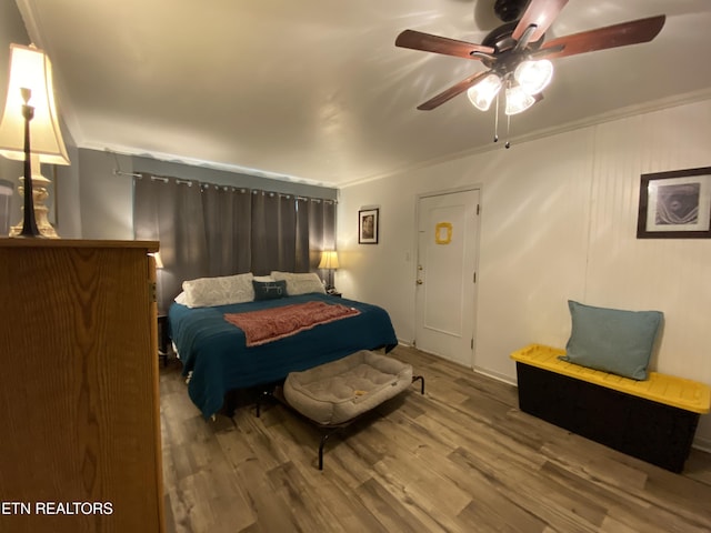 106 Apache Rd, Maryville, TN 37804 - bedroom with wood finished floors, ornamental molding, and a ceiling fan
