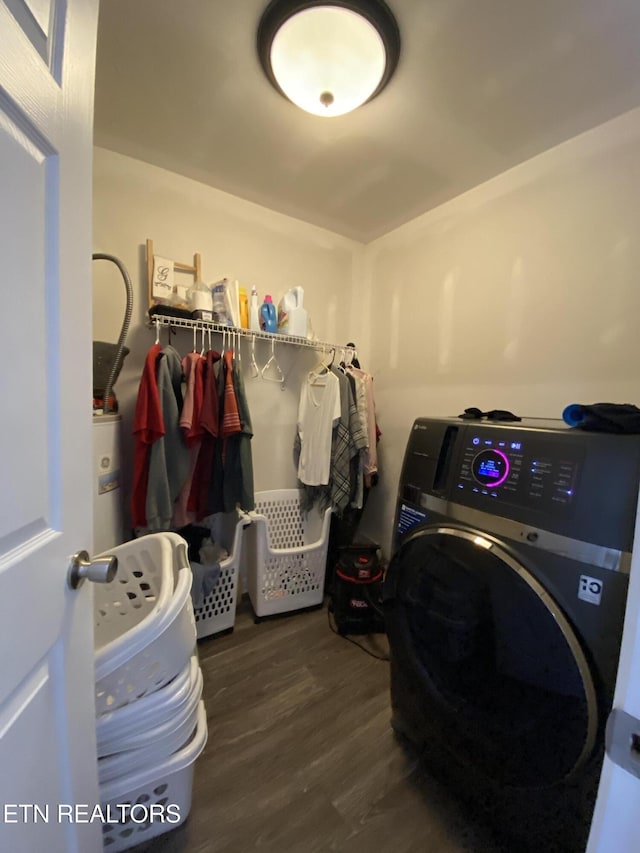 106 Apache Rd, Maryville, TN 37804 - laundry area with washer / clothes dryer, wood finished floors, and water heater